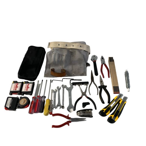 Verktyg Snickarbälte Måttband Tänger Skruvmejslar Måttstock Knivar Ståltråd