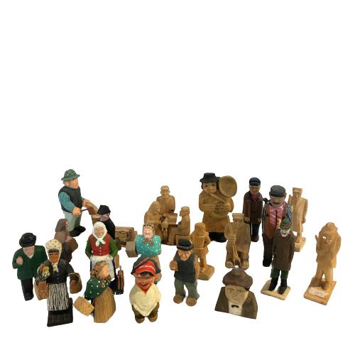 Trä Figuriner 19 st Täljd Snidad Gubbar Gummor Design Retro