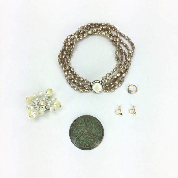 Blandade smycken, halsband, broscher, örhängen, ring