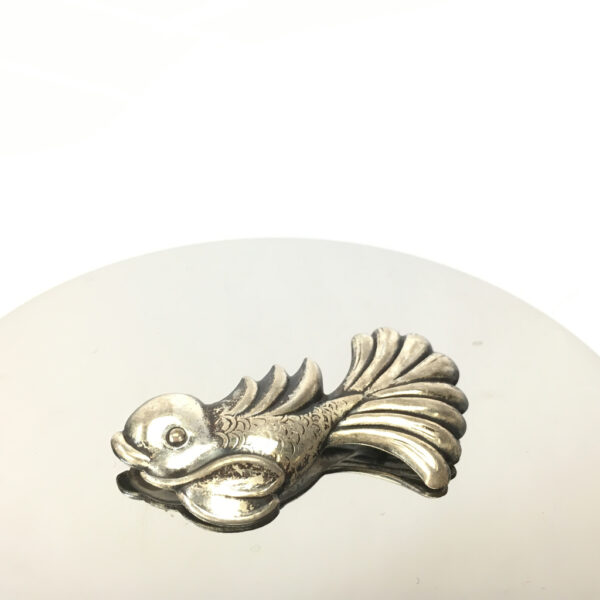 Brosch silvrig ca 5x3cm.