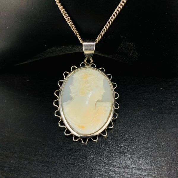 Silver Halsband med Amulett ca 10g