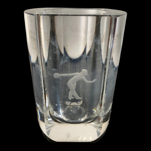 Vas Graverad Man spelar bowling 11cm Glas Glasvas Signerad Vintage Retro