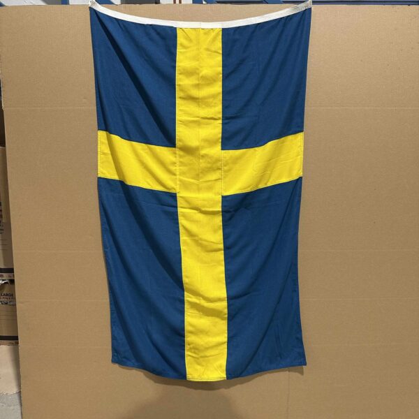 Sverigeflagga Adela Flagga Sverige 145x90cm Blå Gul Polyester Utomhus med Hakar