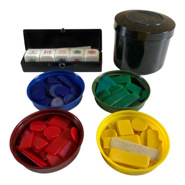 Ask med Spelmarker Burk Dosa Spelmark Vira Virapulla Spel Etui Tärningar Vintage