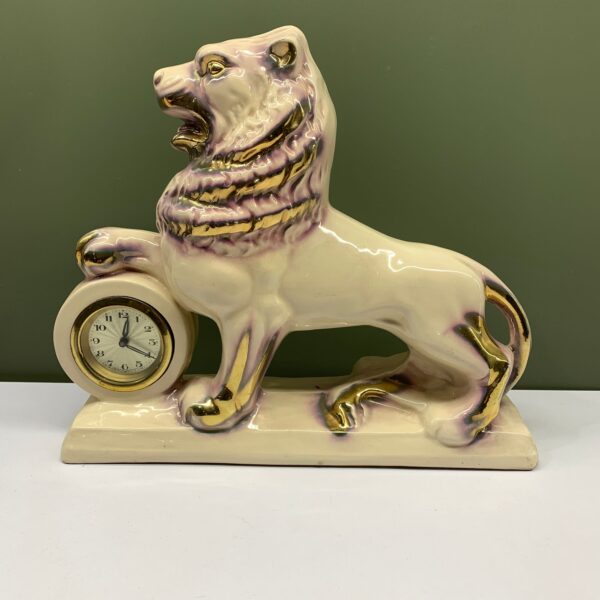 Bordsur Lejon Beige Lila Klocka Vintage