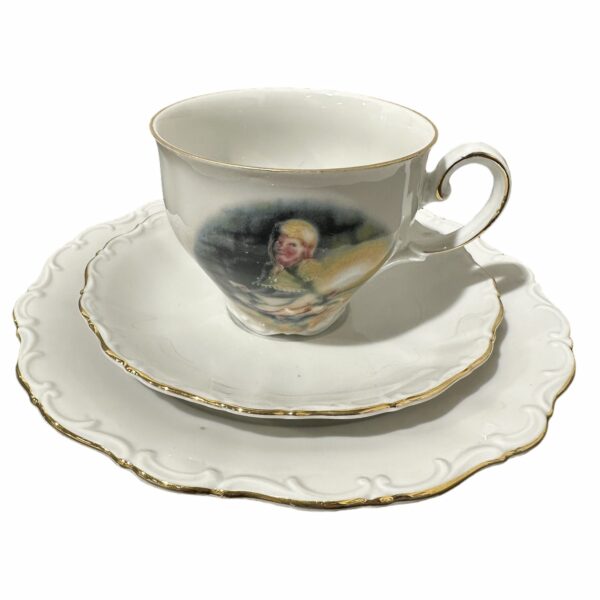 HC Andersens Eventyr 1976 Kaffekopp Fat Assiett Porslin Gulddekor Motiv Vit