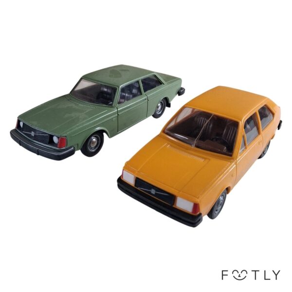 2 st Volvo 240 343 Leksaksbil Vintage Modellbil Samlarbil Made in Finland Retro