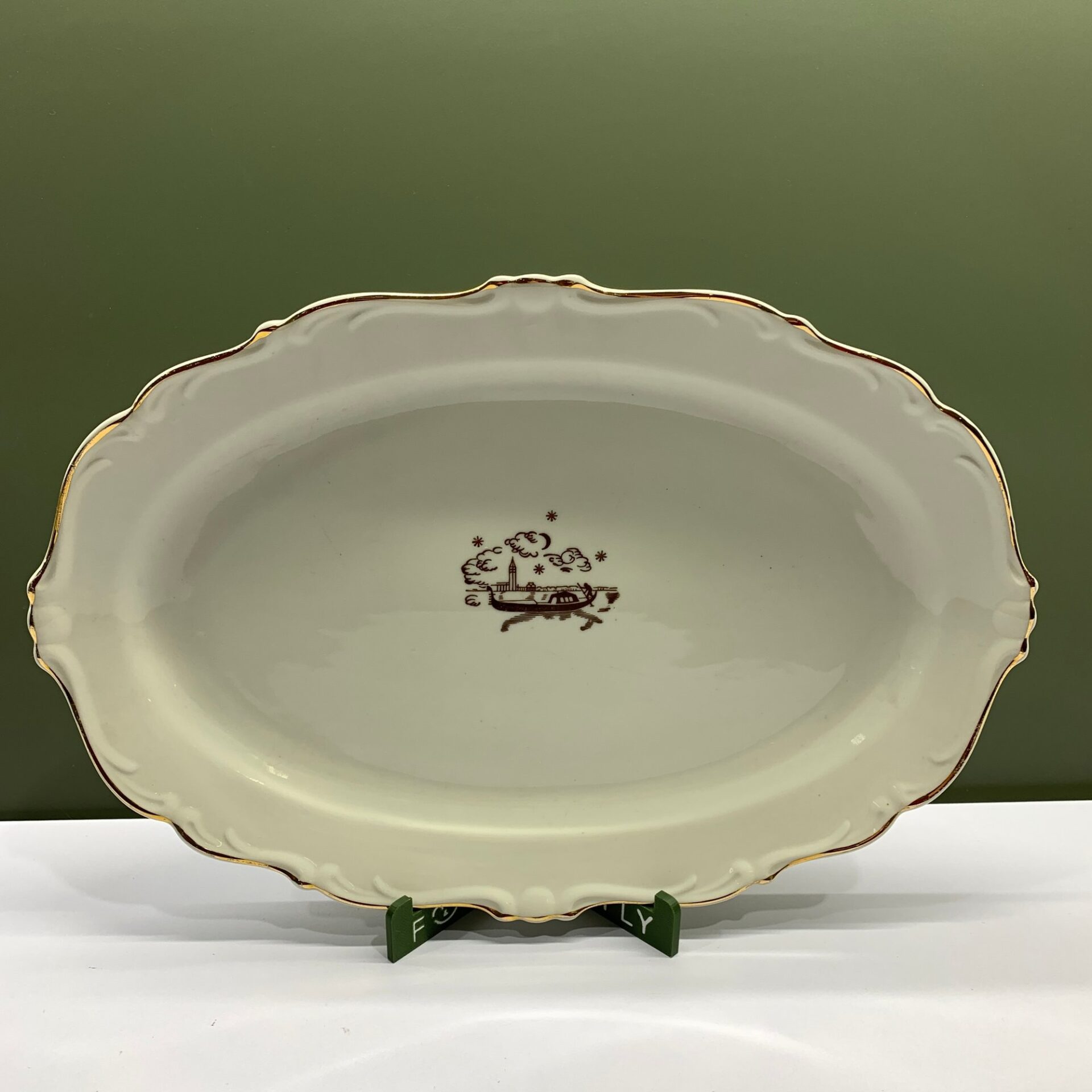 Karlskrona Porslinsfabrik 1 st Fat 35cm Beige Guldigkant Uppläggningfat