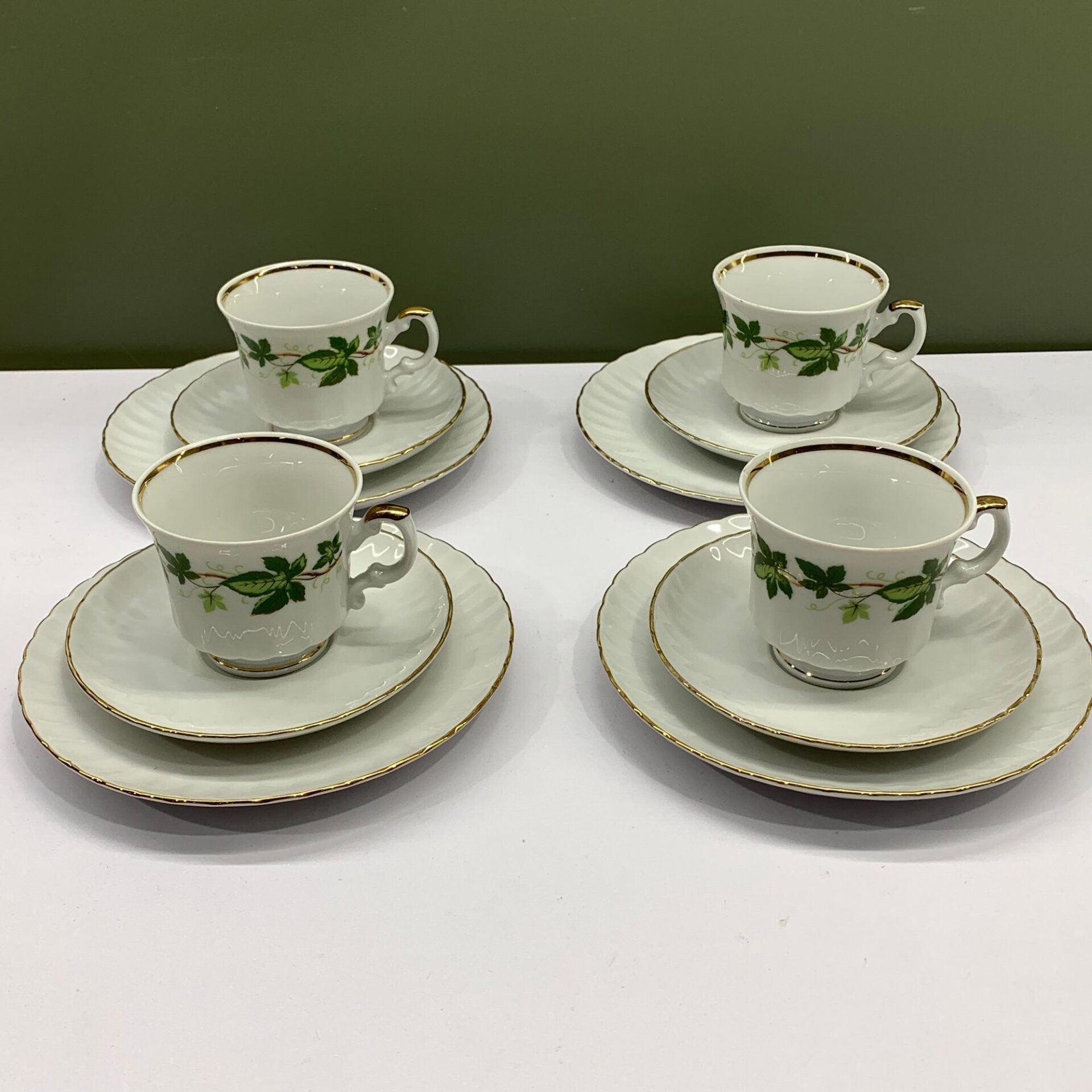 Eschenbach Bavaria Germany Koppar Kaffefat Assietter 4-delar Druvdekor Grön Vit