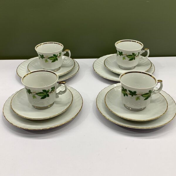 Eschenbach Bavaria Germany Koppar Kaffefat Assietter 4-delar Druvdekor Grön Vit