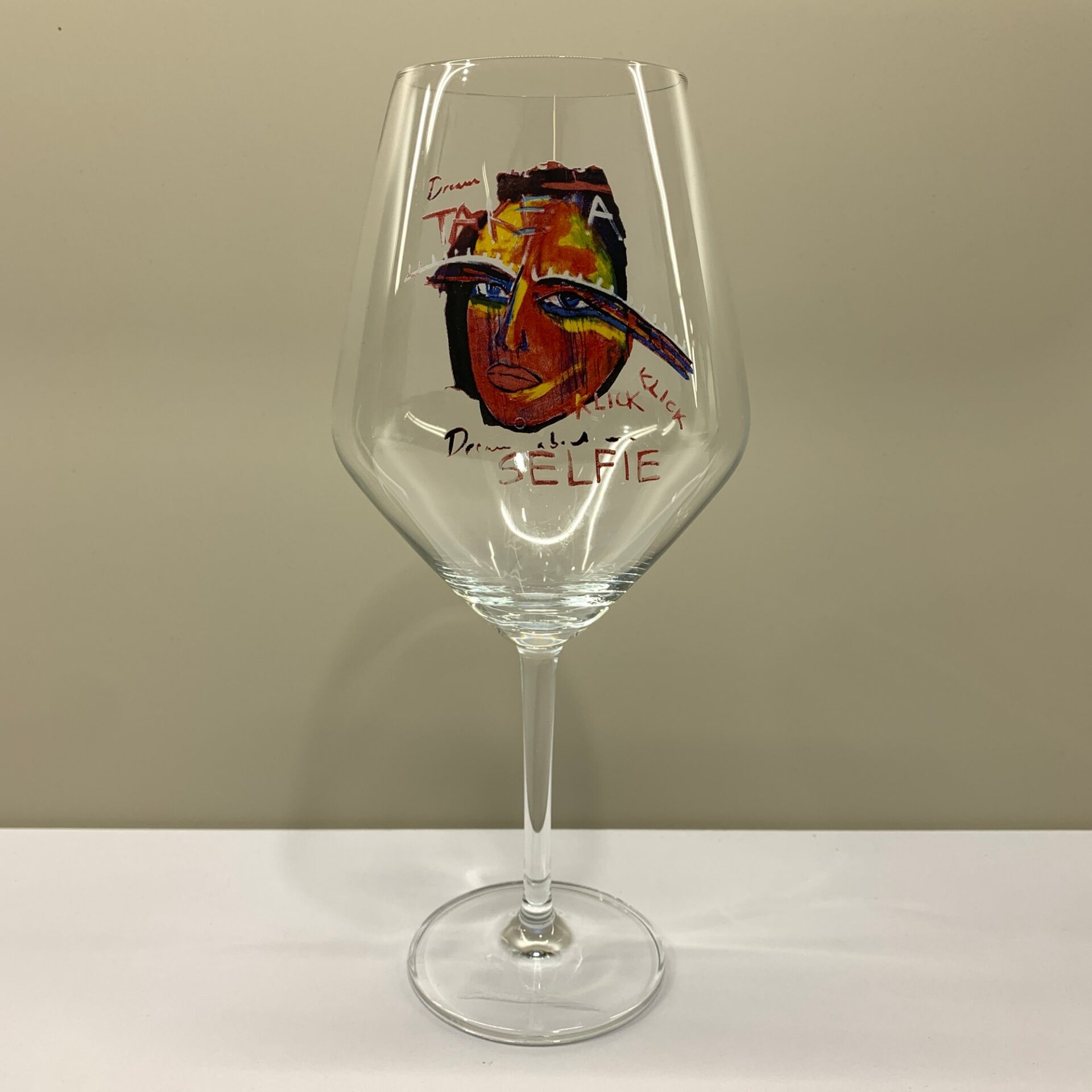 Carolina Gynning Love Me Röd Vinsglas Design Glas