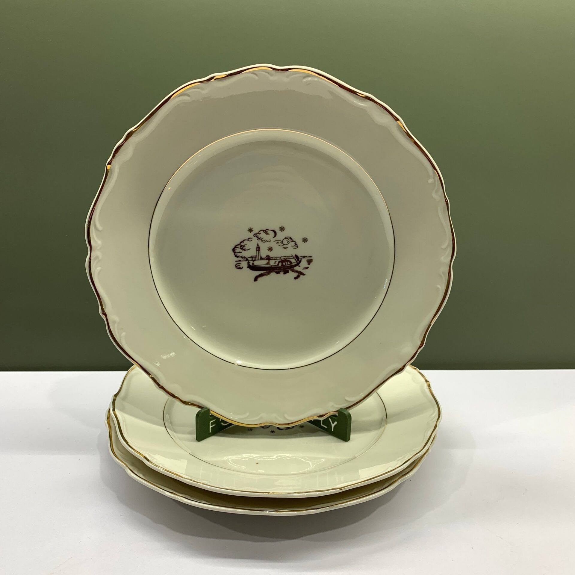 Karlskrona Porslinsfabrik 3 st Mattallrikar 25cm Guldig Kant Beige