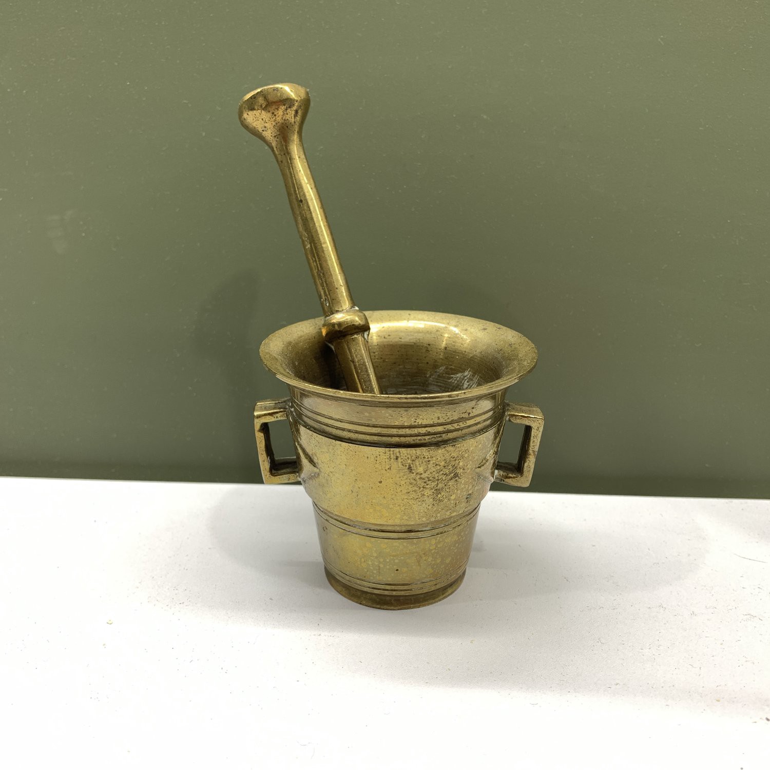 Mässings Mortel HJELM EKS Liten Med Stöt Mässing Vintage Guld Färg Dekorativ