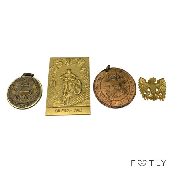 Parti 4 st Medaljer Pins Bohusläns Fotbollsförbund DM 500cc 1985 Vintage Metall