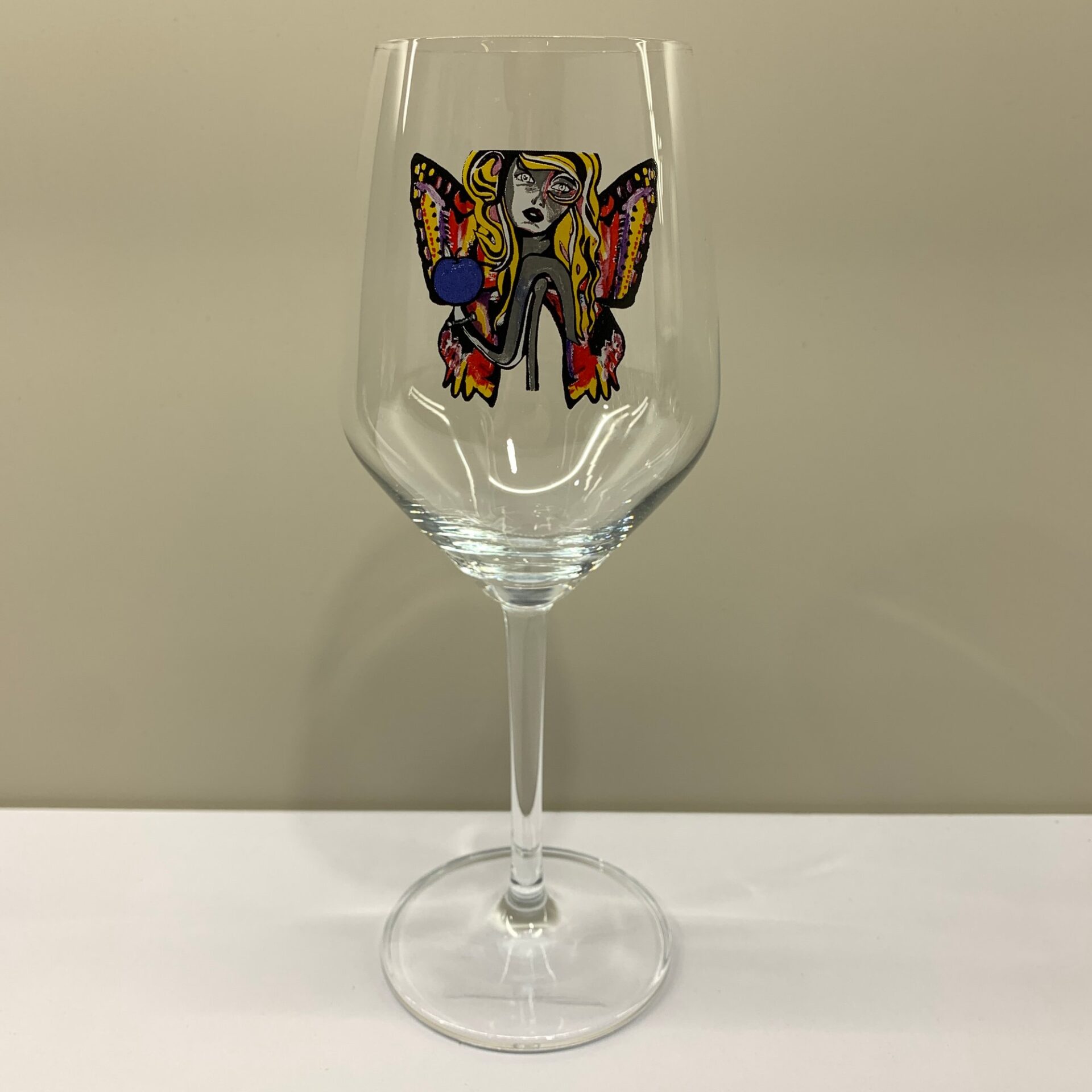 Carolina Gynning Love is Joy Vit Vinsglas Design Glas