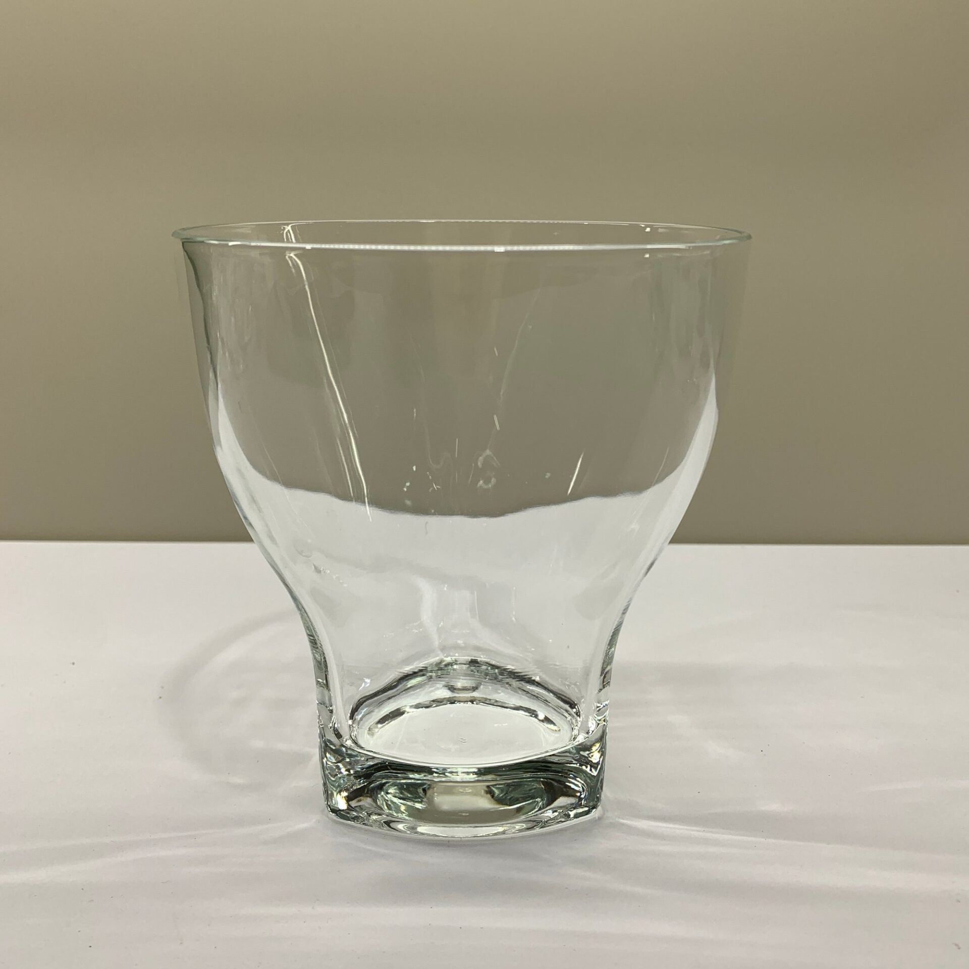 Vas Glas 14cm Trekantig botten