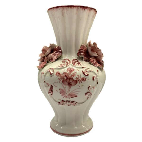 Vas Porslin Rosa Blommor Relief Vit Italiensk barbotinvas Vintage Design
