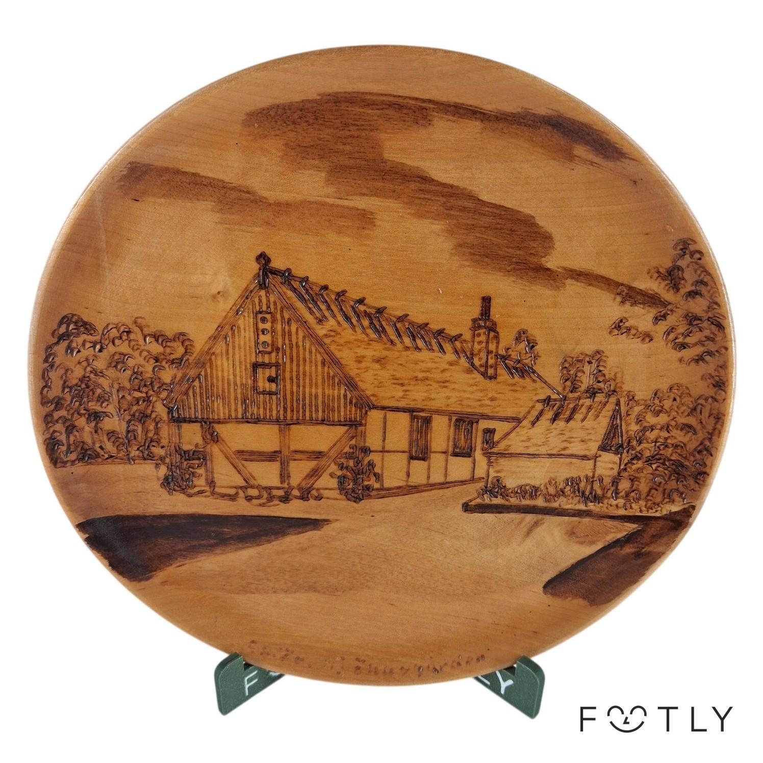 Väggtallrik Trä Bränd Bild Gård Hus Brun Vintage Väggdekoration Fat