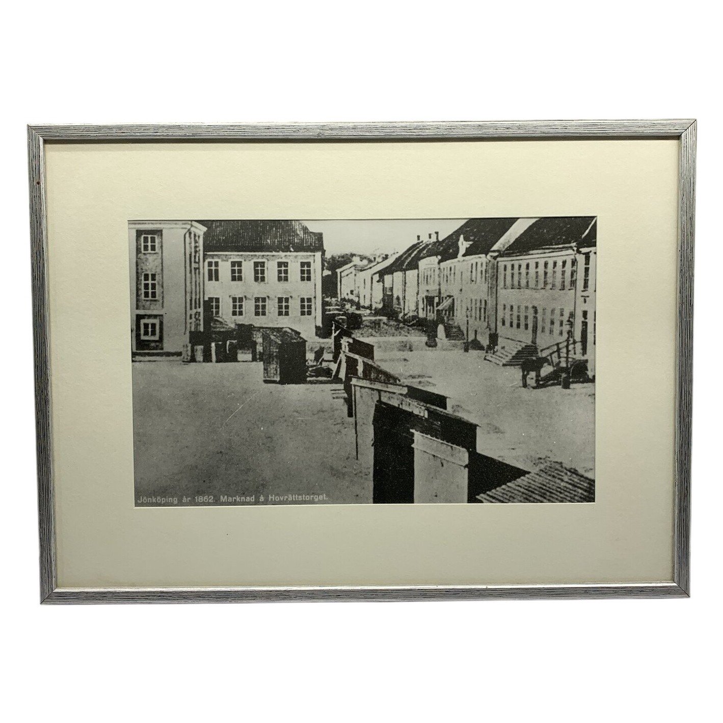Jönköping 1862 Marknad Hovrättstorget Inramad Bild 30x41 cm Svartvit