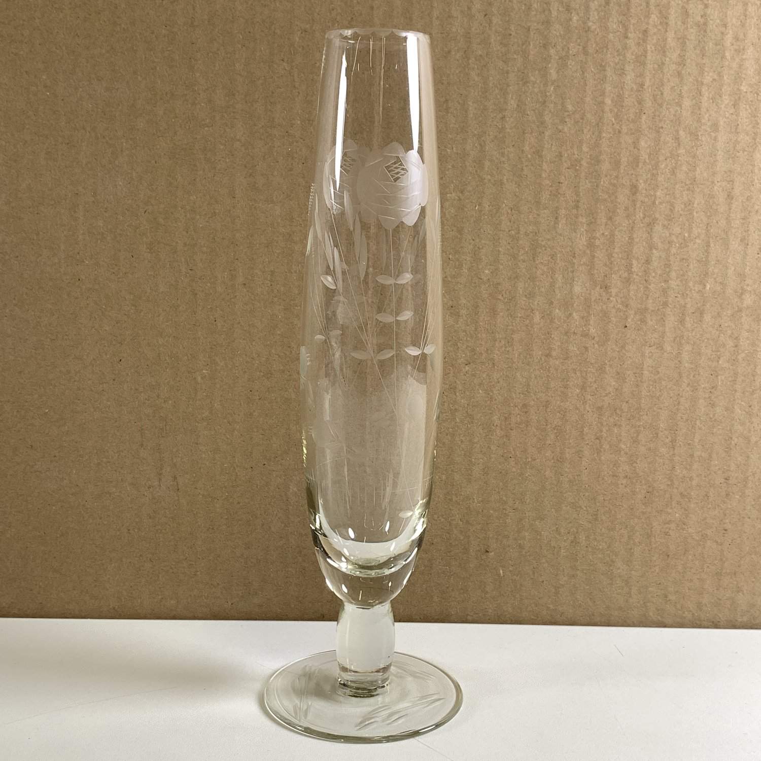 Vas på fot Graverat Blommönster Klarglas Elegant Vintage Retro Slipat Glas