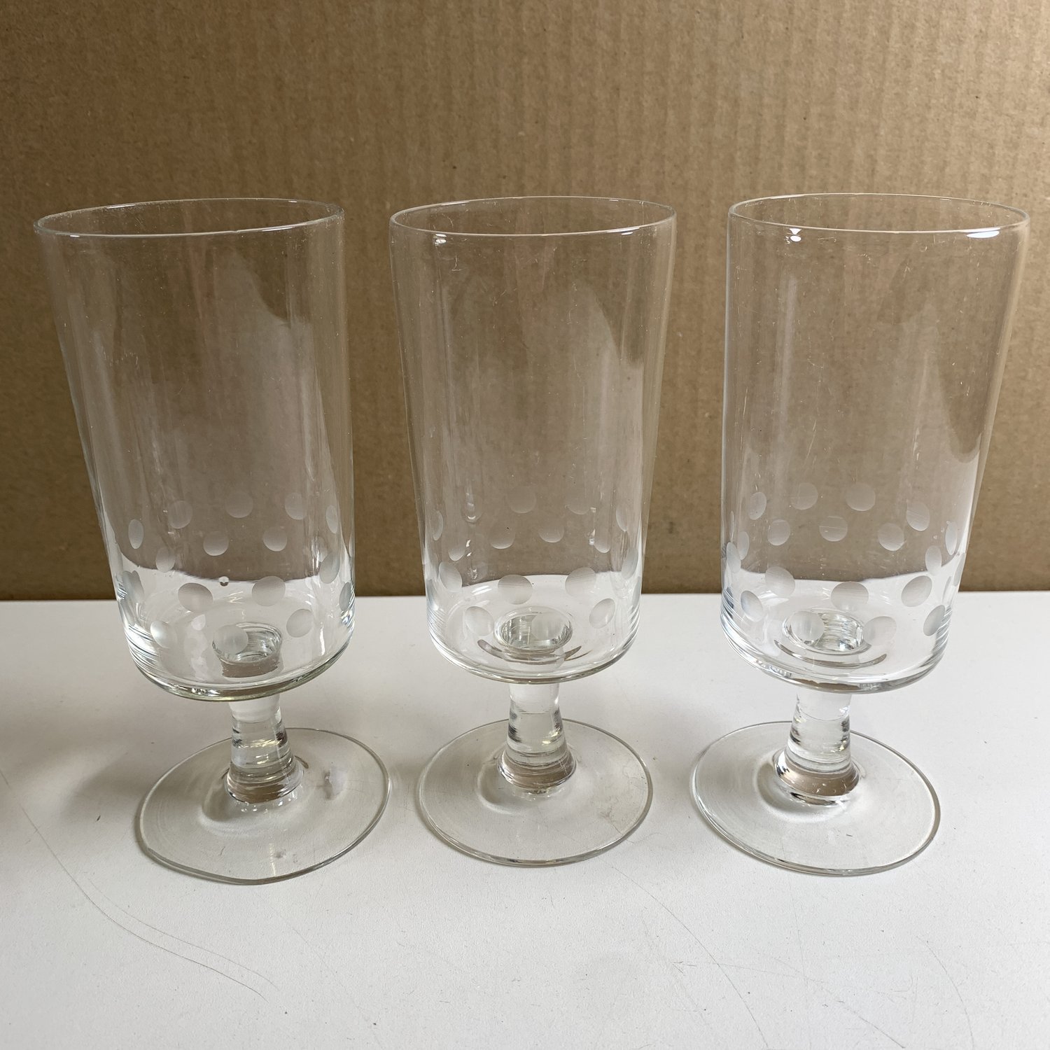 3 st Glas på Fot med Sipad Dekor Stora Prickar Prickigt Mönster Klarglas Retro