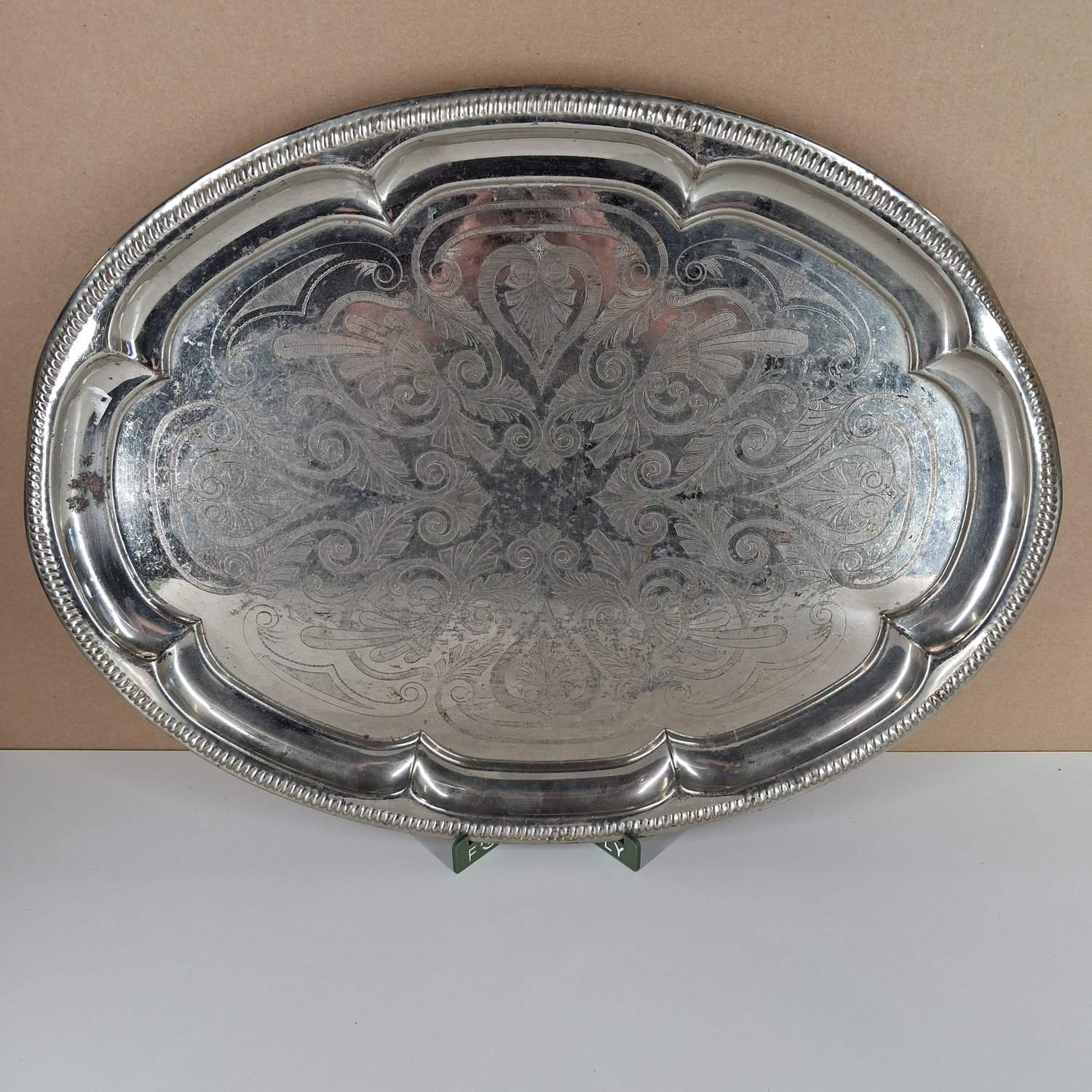 Serveringsfat Ovalt Vintage Bricka Silverfärgad Metall Graverad Mönstrad Fat
