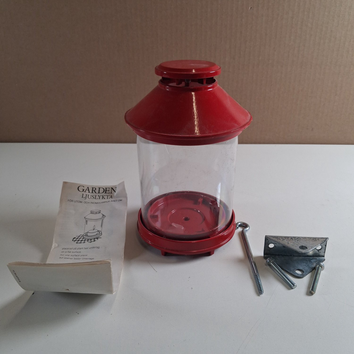 LARS Lykta Röd Garden Ljuslykta Metall Retro Made in Sweden Watch Out Ltd AB