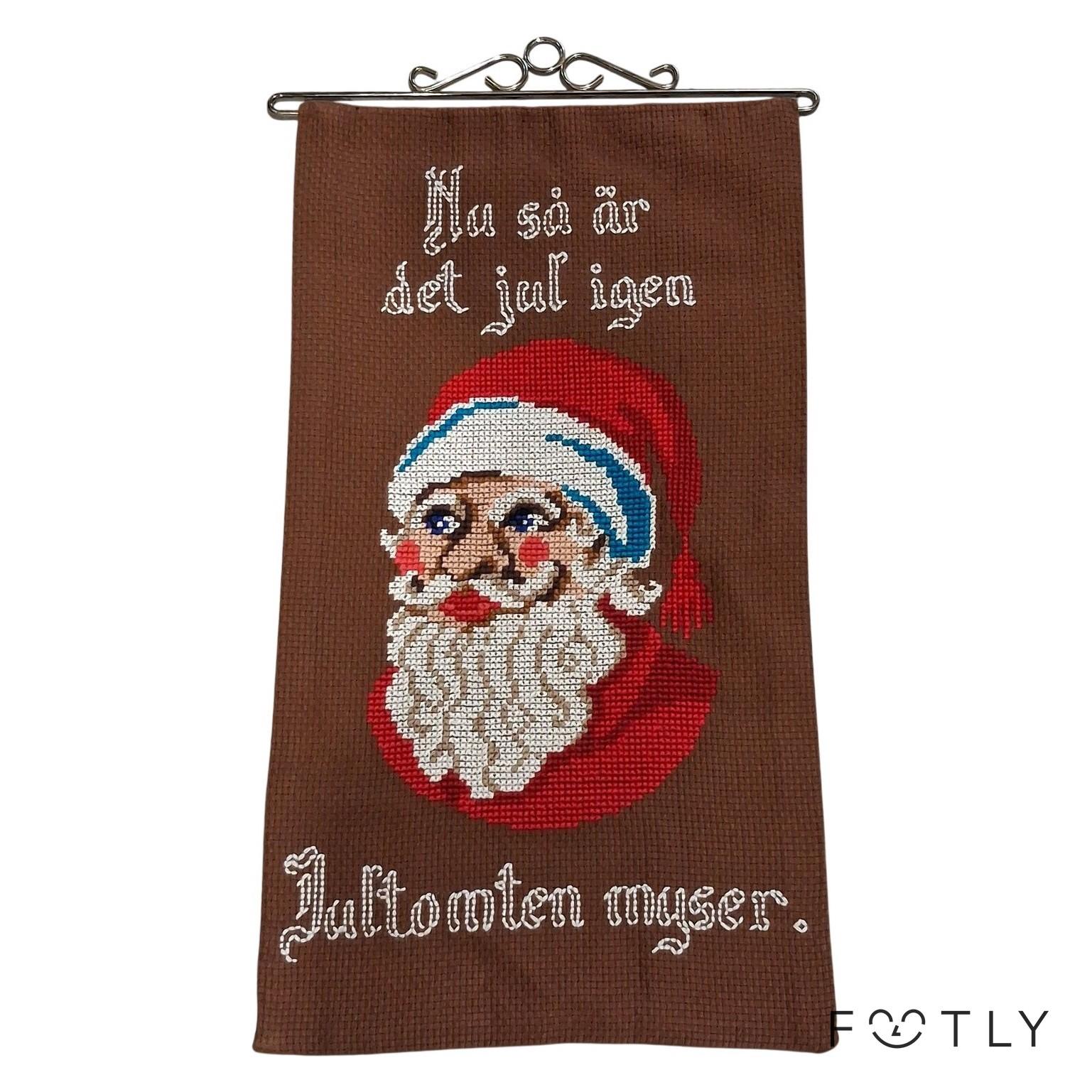 Väggbonad Jul Vintage Broderad Tomte Nu så är det jul igen Jultomten myser