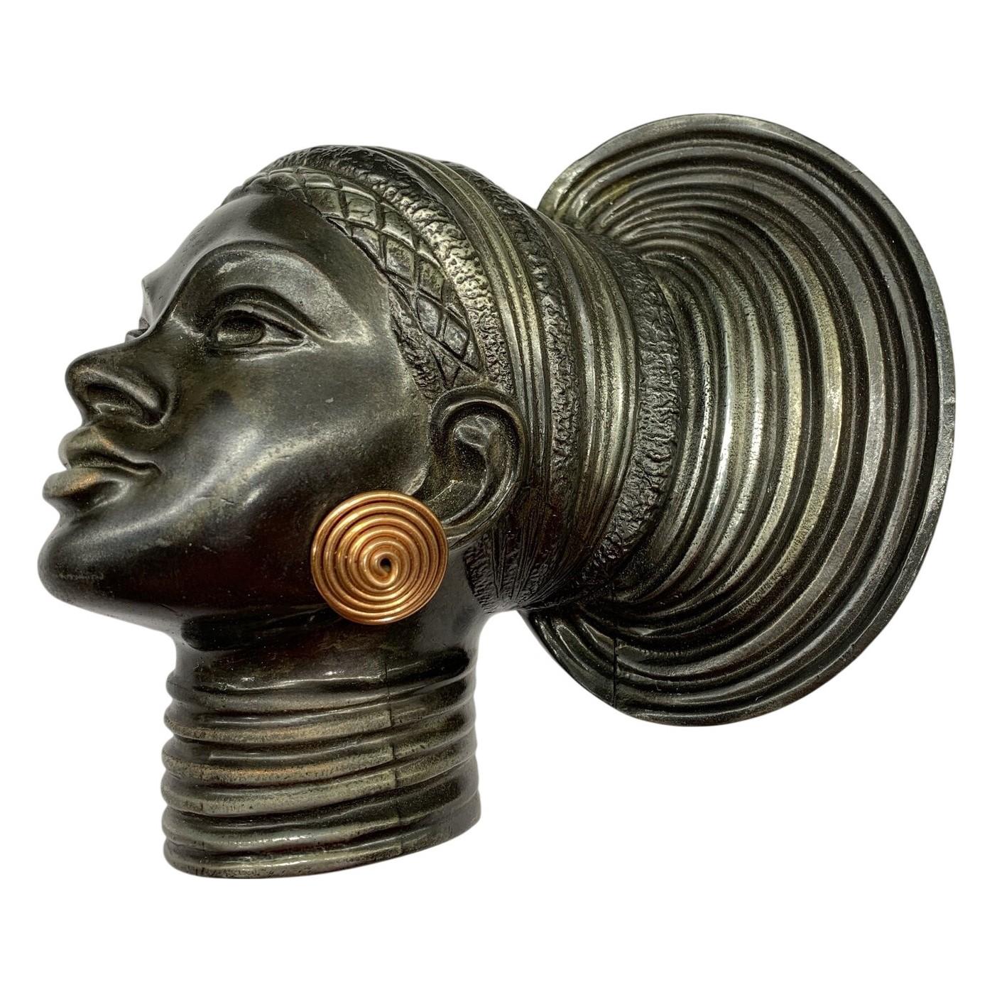 Zero Denmark Väggrelief Kvinnoporträtt Spiral Svart Metall Art Deco O.W.G.