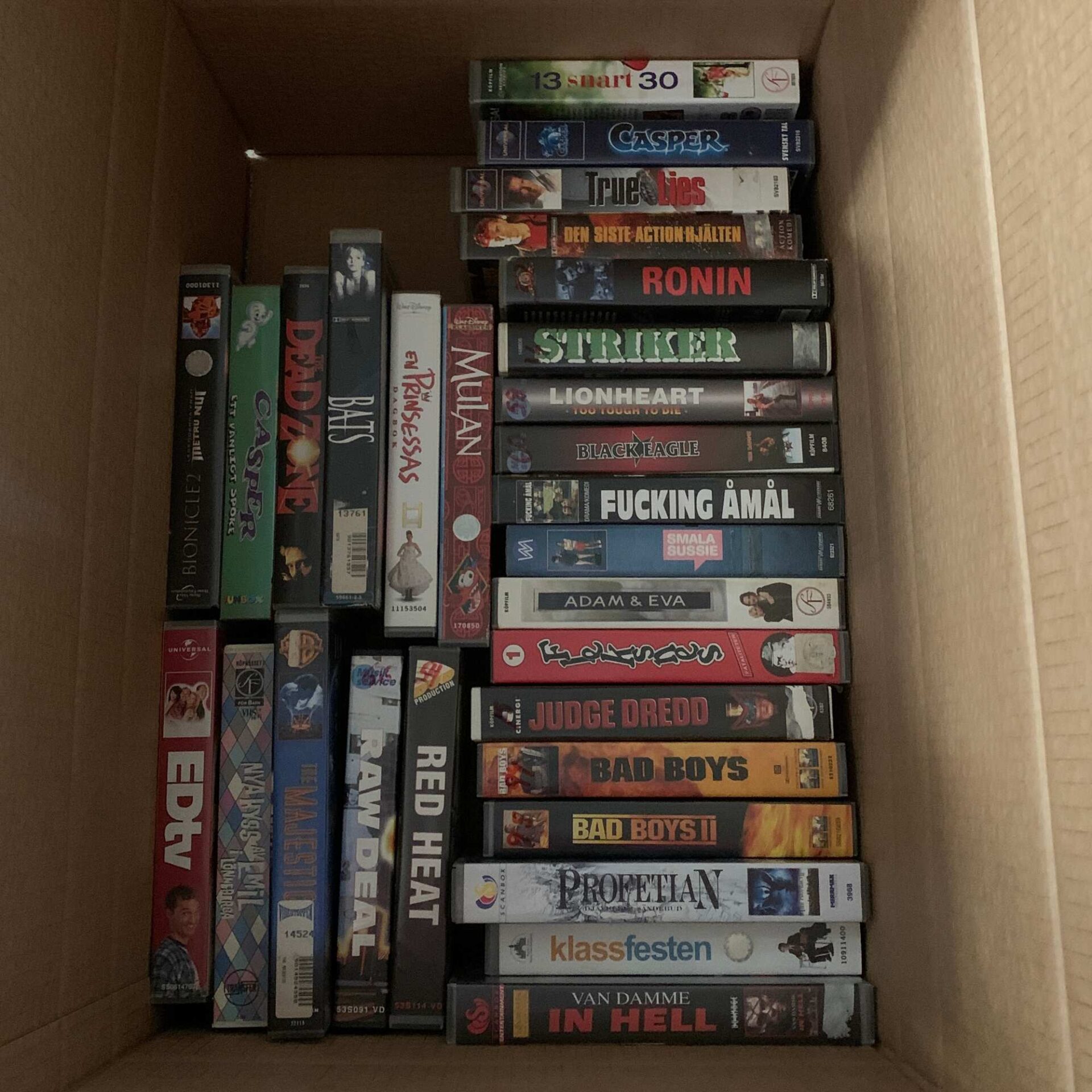 Blandade VHS Filmer Stor Låda Film Paket Samling Retro Klassiker Video Kassett